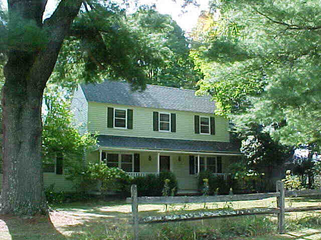 Building photograph for 13 WEATOGUE ROAD